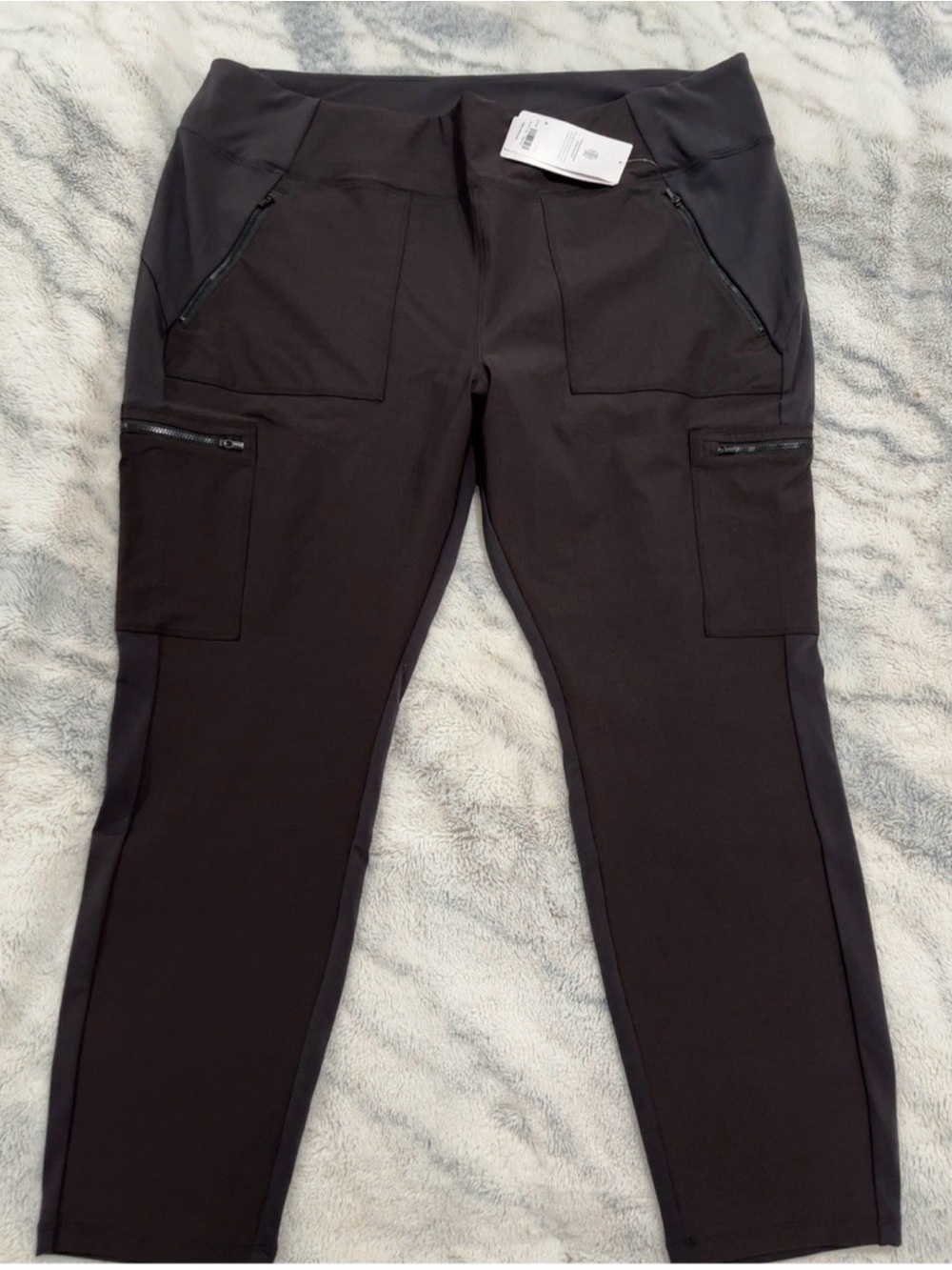 Athleta Headlands Hybrid Cargo II Tight Black Hiking Pants NWT Size 26